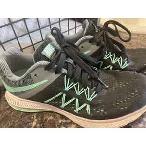 Women Nike Zoom Tennis ShoesSize 8